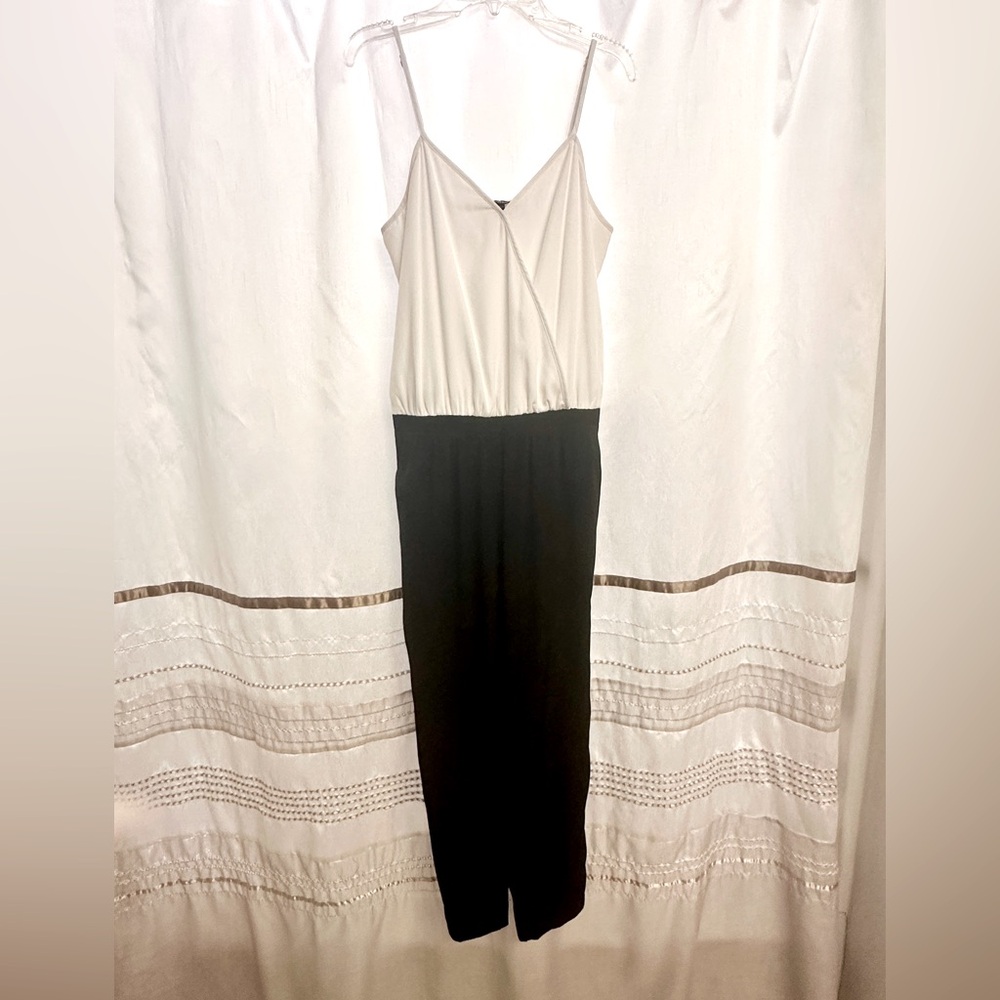 Express jumpsuit Size 2 Black & White